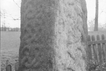 Kinwarton.  Churchyard