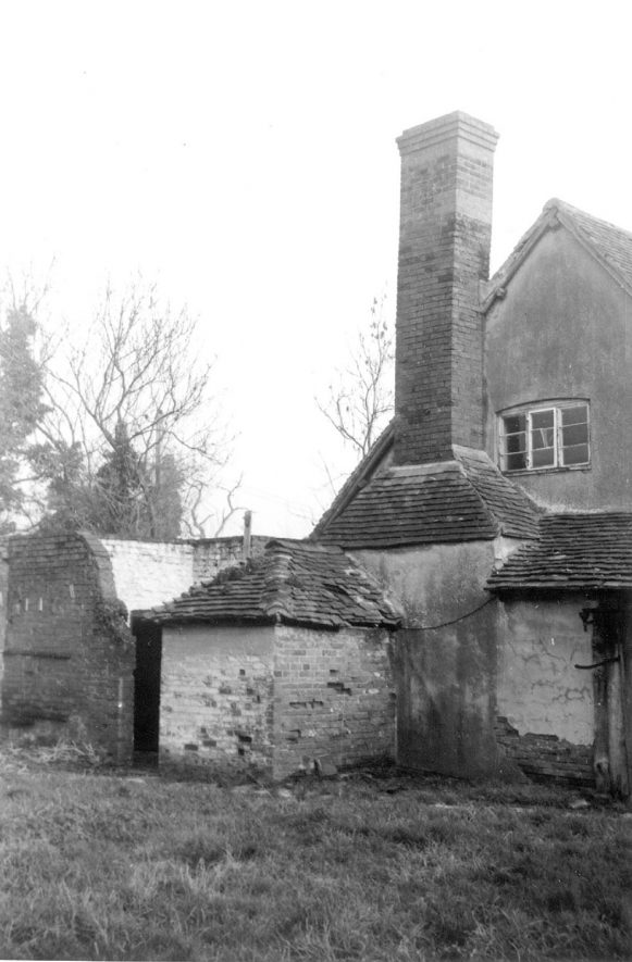 Bushwood Hall Farm buildings, Lapworth.  1920s |  IMAGE LOCATION: (Warwickshire County Record Office)