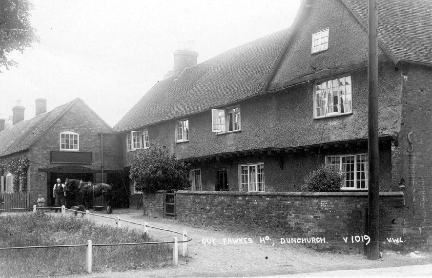 Guy Fawkes House, Dunchurch, where Guy Fawkes is said to have stayed whilst waiting to hear the result of his plot. 1920s[This building is presumed to be the old Lion Inn which was used as a meeting place on 5th November for some of the conspirators awaiting news of the hoped for success of the plot. There is no evidence that Guy Fawkes ever visited Dunchurch] |  IMAGE LOCATION: (Warwickshire County Record Office)