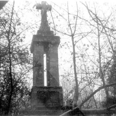 Leek Wootton.  Gaveston Monument, Blacklow Hill