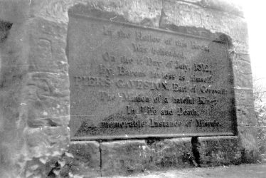 Leek Wootton.  Gaveston Monument, Blacklow Hill