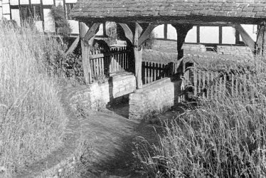 Welford on Avon.  Lychgate