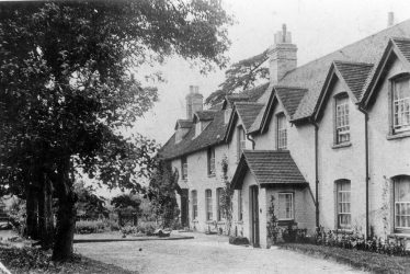Moreton Morrell.  Wood Farm
