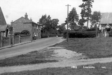 Easenhall.  Cottages and Congregational chapel