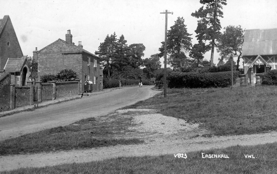 Cottages and Congregational chapel, Easenhall.  1920s |  IMAGE LOCATION: (Warwickshire County Record Office)