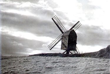 Burton Dassett.  Post windmill