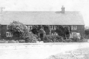 Napton on the Hill.  Pillory Green Farm