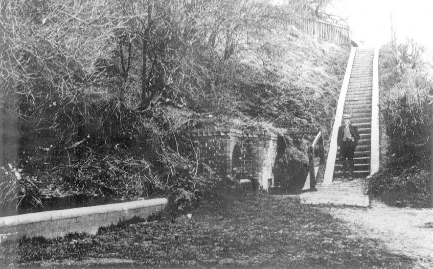 The Hackwell steps, Napton on the Hill, showing a well and horse trough on the left.  1900s |  IMAGE LOCATION: (Warwickshire County Record Office)