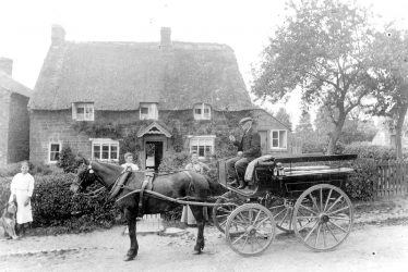 Napton on the Hill.  Rose Cottage, Howcombe Hill