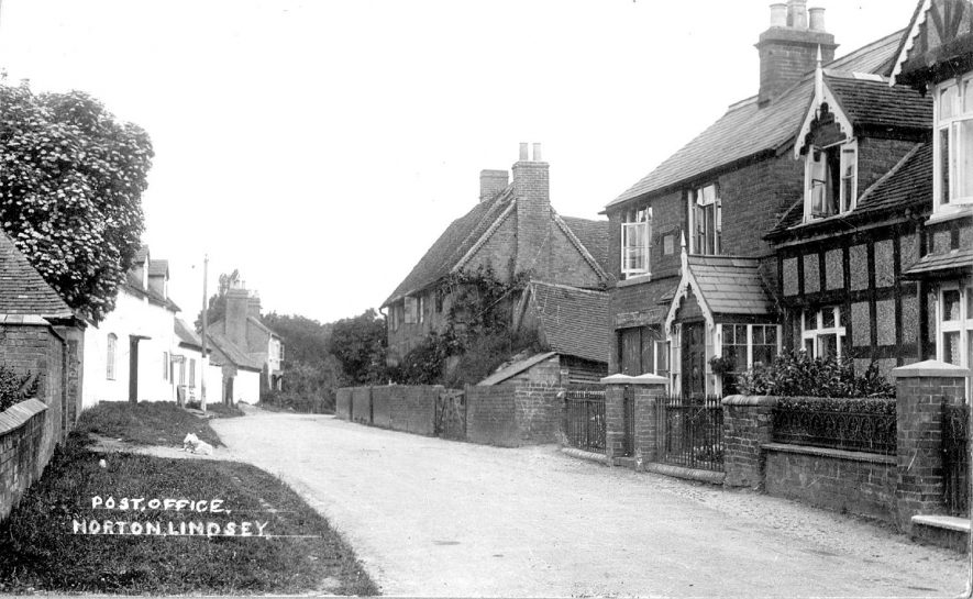 The post office and cottages in Norton Lindsey.  1910s |  IMAGE LOCATION: (Warwickshire County Record Office)