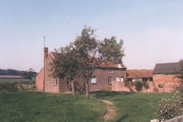 Norton Lindsey.  Marraway cottages
