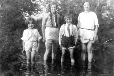 Warwick.  Children paddling