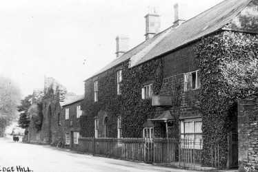 Edgehill.  Cottages and shops