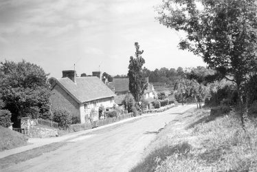 Offchurch.  Street and cottages