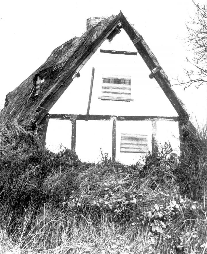 End gable of Little Jim's cottage, Polesworth.  1970 |  IMAGE LOCATION: (Warwickshire County Record Office)
