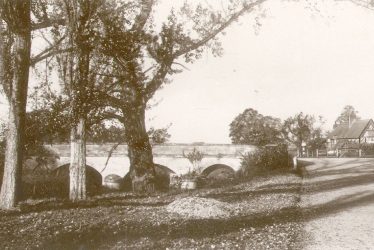 Stoneleigh.  Bridge