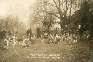 Sutton under Brailes.  Hunt meet