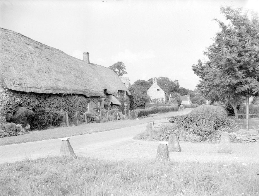 Thatched cottages in Sutton under Brailes. 1955 |  IMAGE LOCATION: (Warwickshire County Record Office)