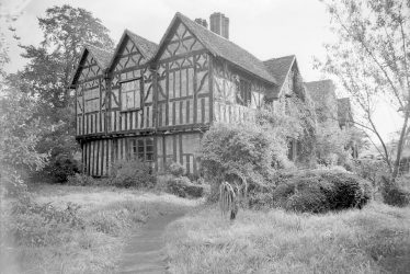 Studley.  The Old Castle
