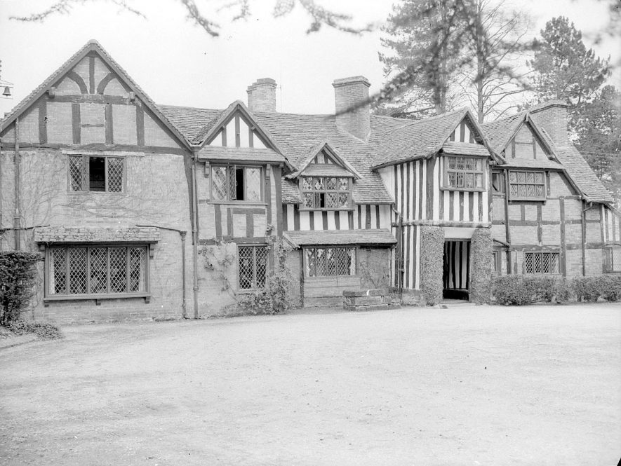 Front view of Shakespeare Hall, Rowington.  April 12th 1955 |  IMAGE LOCATION: (Warwickshire County Record Office)