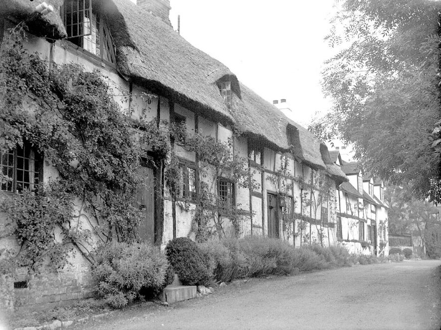Timbered and thatched cottages in Shottery.  1946 |  IMAGE LOCATION: (Warwickshire County Record Office)