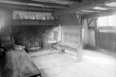 Shottery.  Anne Hathaway's Cottage, main room
