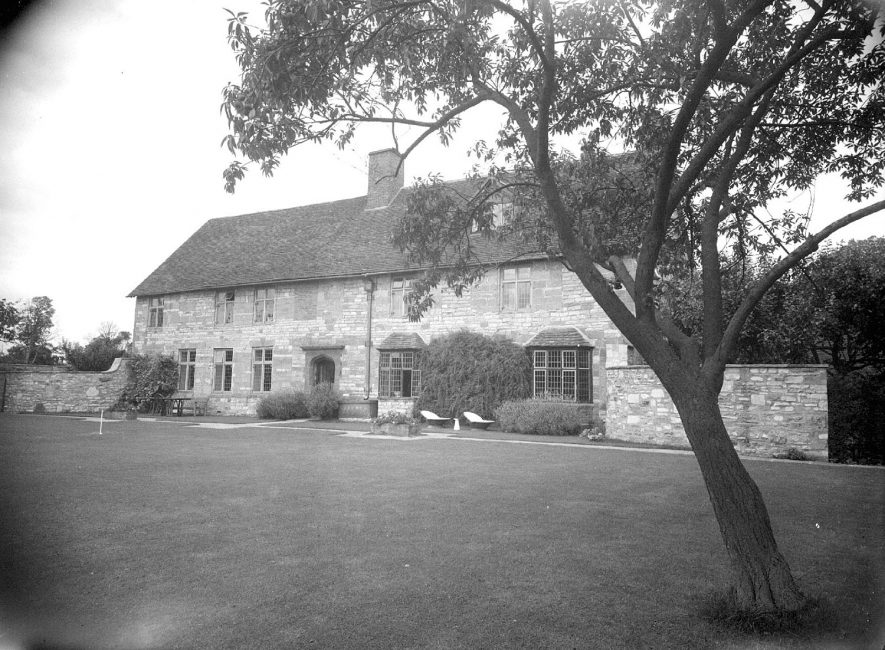 Shottery Manor house, rear view and garden.  August 1951 |  IMAGE LOCATION: (Warwickshire County Record Office)