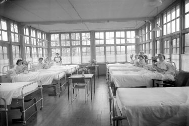 Tiddington.  Monroe Devis Hospital