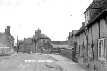 Stretton under Fosse.  Village street