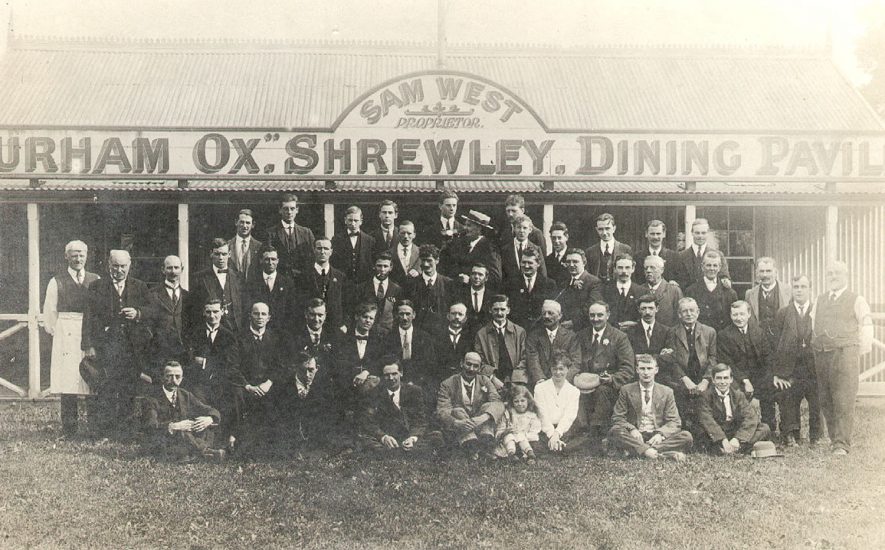 Large group of men outside the dining pavilion at The Durham Ox, Shrewley Common, Shrewley.  1910s |  IMAGE LOCATION: (Warwickshire County Record Office)