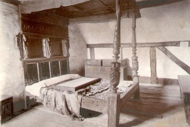 Shottery.  Anne Hathaway's Cottage, the parents bedroom