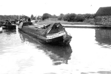 Warwick.  Monkey boat "Avocet" on Grand Union canal