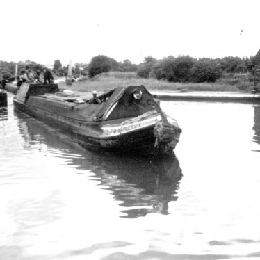 Warwick.  Monkey boat "Avocet" on Grand Union canal