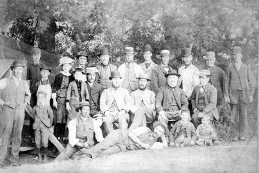 Warwick.  Robert Greenfield with his children & workers