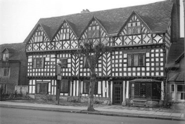 Warwick.  Tudor House Hotel, Stratford Road