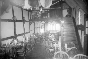 Warwick.  Tudor House Hotel,  Dining Room & Stairway