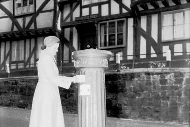 Warwick.  Victorian pillar box in High Street at Westgate