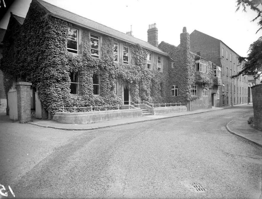 Buildings adjoining Nelson Dale Gelatine Factory, Wharf Street.  Warwick.  1959. |  IMAGE LOCATION: (Warwickshire County Record Office)