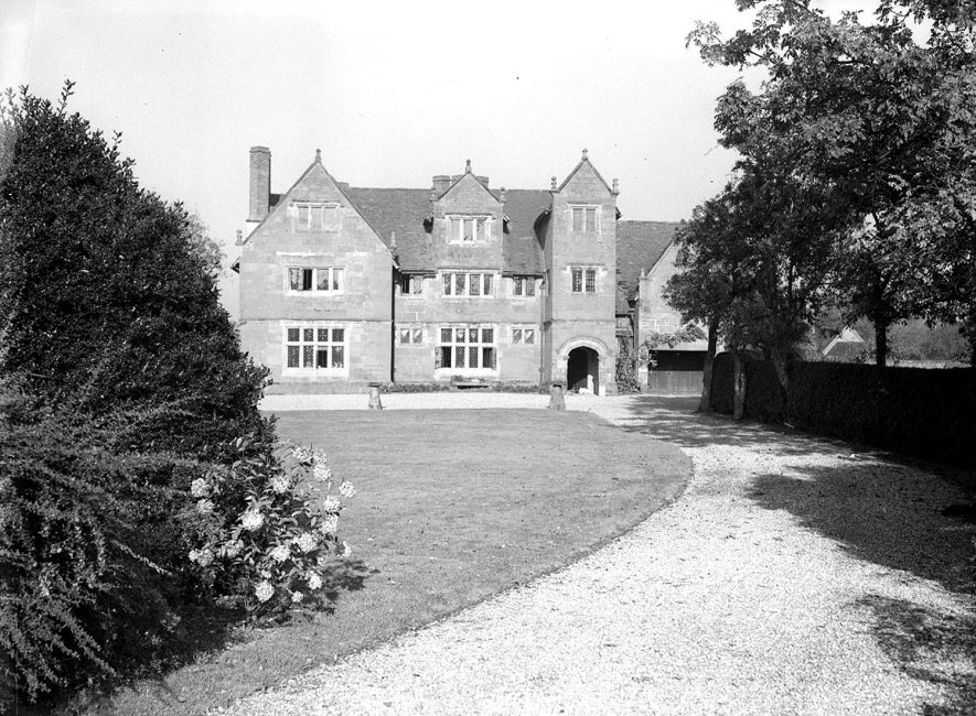The Priory, front exterior and part of garden.  Wolston.  1948. |  IMAGE LOCATION: (Warwickshire County Record Office)