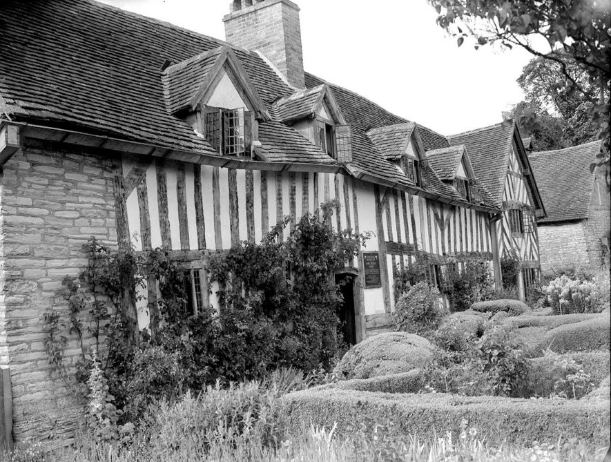 Wilmcote.  Mary Arden's Cottage, exterior |  IMAGE LOCATION: (Warwickshire County Record Office)