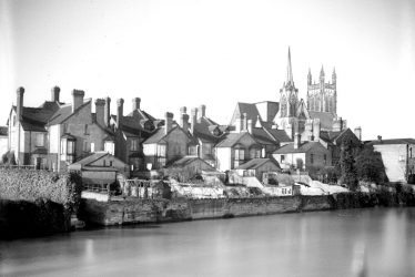 Leamington Spa.  River Leam