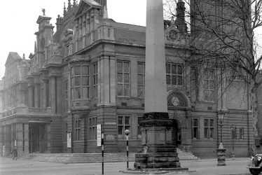 Leamington Spa.  Obelisk in Holly Walk