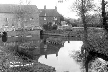 Hampton Lucy.  Charlecote Mill