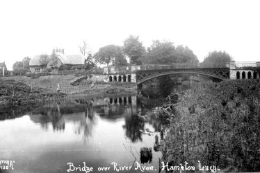 Hampton Lucy.  River Avon