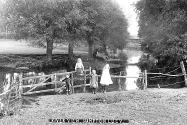 Hampton Lucy.  View of the River Avon