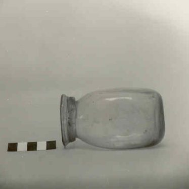 A Roman glass jar found as part of a pipe burial to the south of Mancetter | Warwickshire County Council