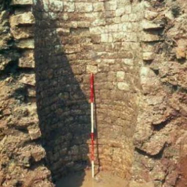 The excavation of a Roman well at Wasperton | Warwickshire County Council