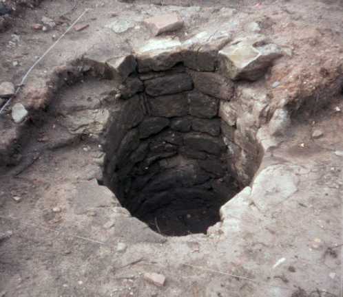 Excavation of an undated well at Bridge End, Warwick | Warwickshire County Council