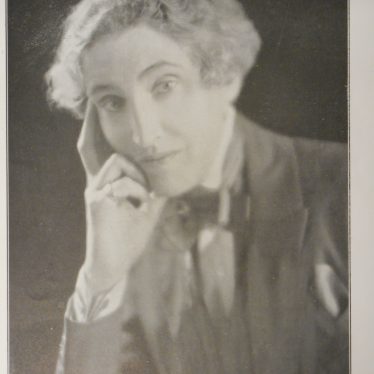 Gwen Lally. Gender and the Warwick Pageant of 1930
