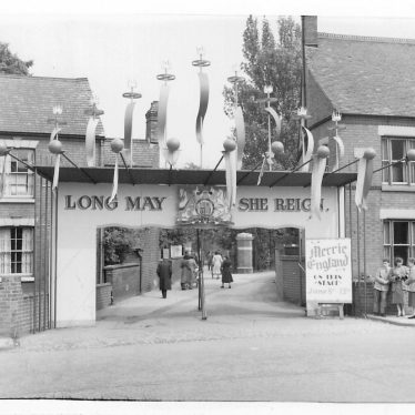 Coton Road entrance to Riversley Park, Nuneaton, decorated to celebrate Queen's Coronation, 1953. | Image courtesy of Colleen Warren / Nuneaton Memories